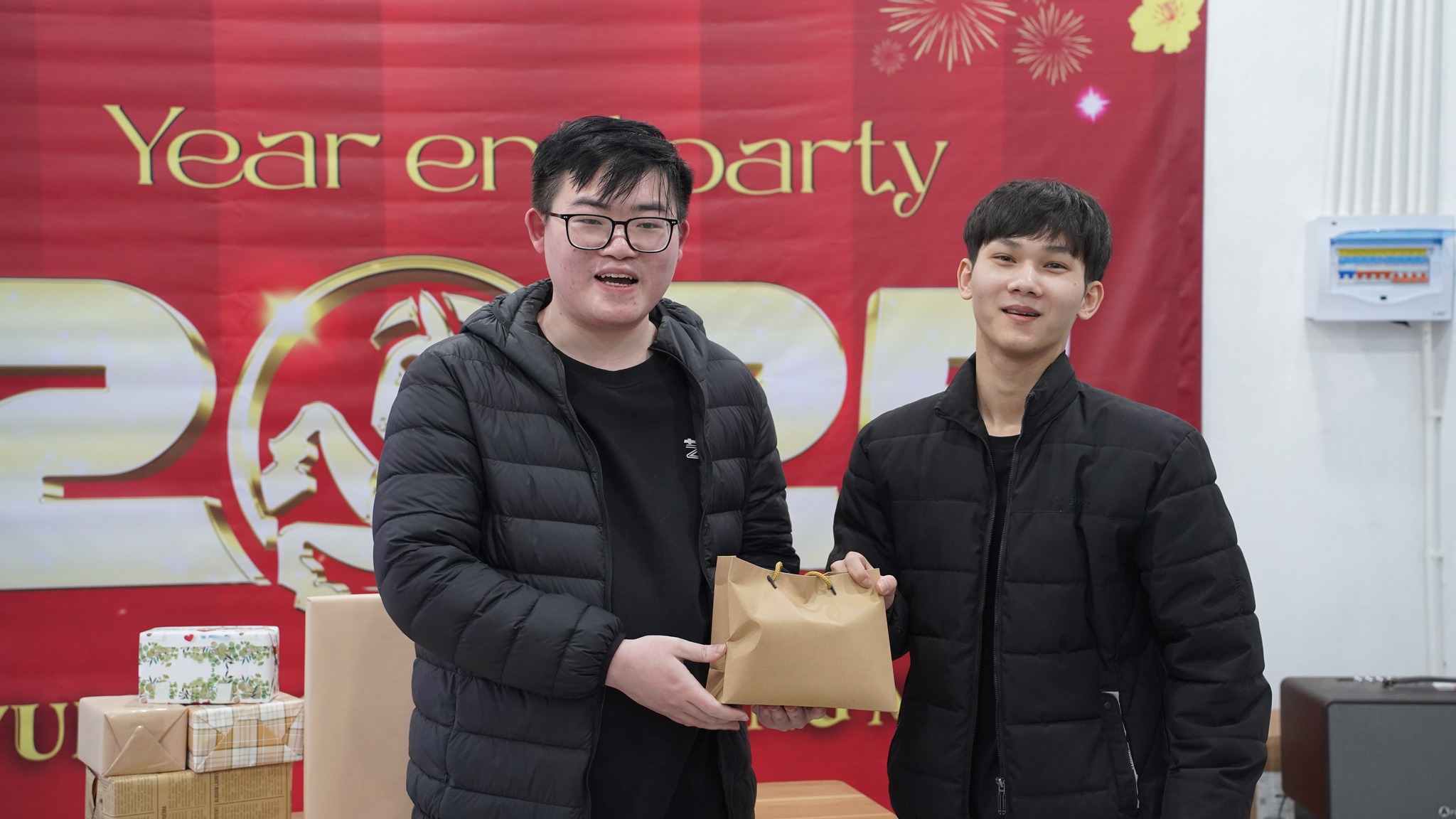 Niềm vui khi được nhận món quà ngẫu nhiên