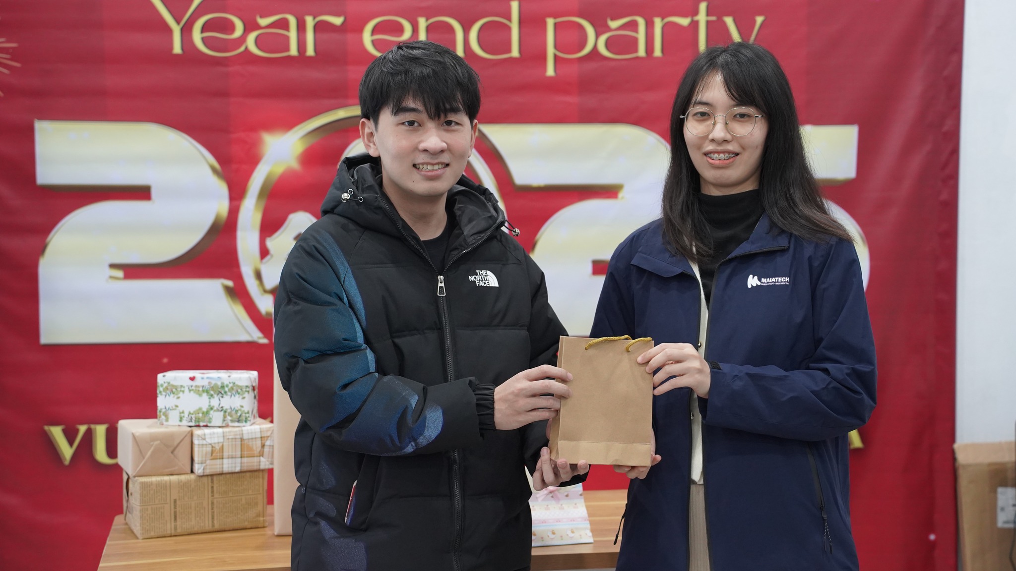 Niềm vui khi được nhận món quà ngẫu nhiên