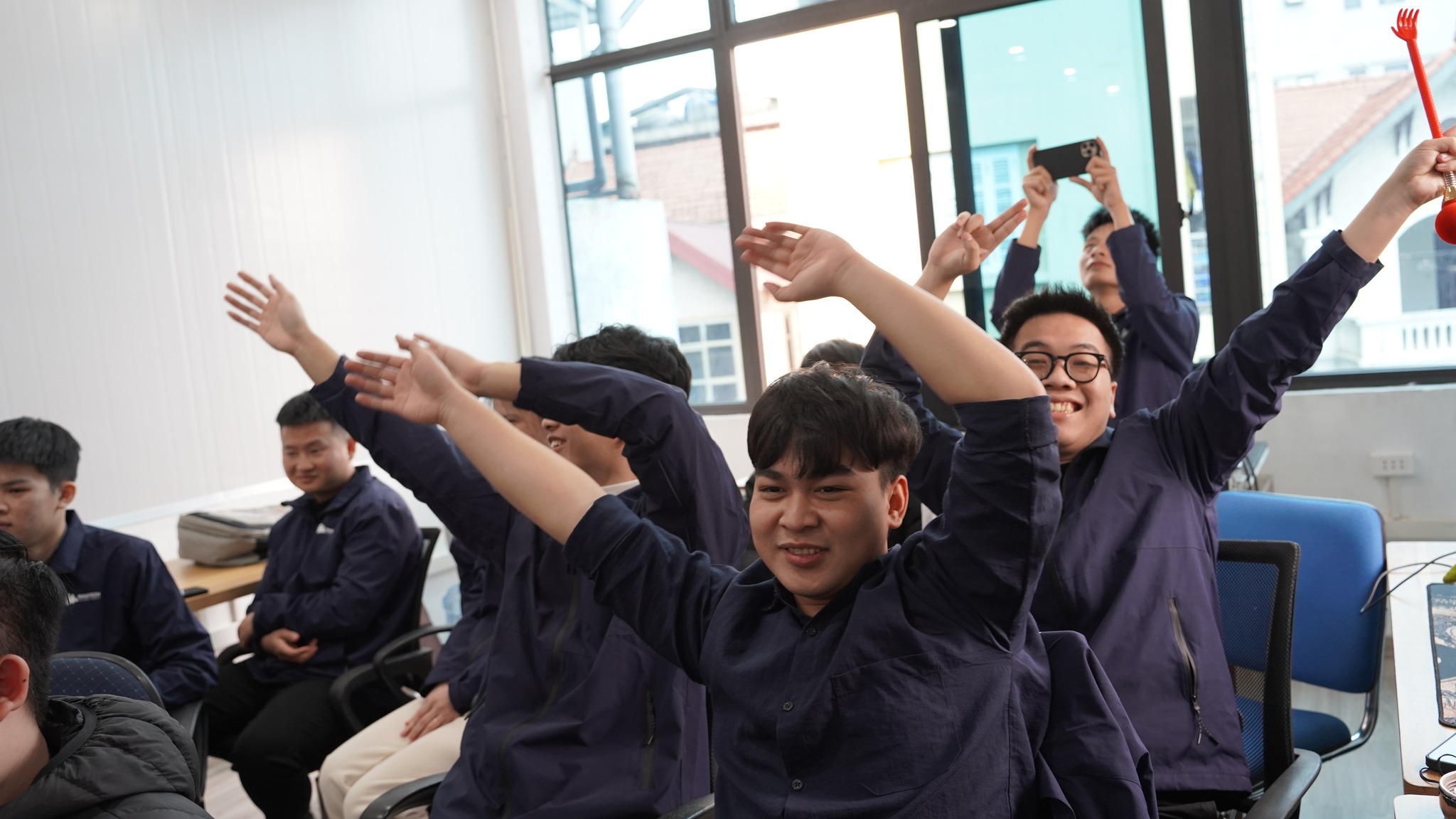 Tiết mục nhanh chóng khuấy động không khí toàn thể nhân viên